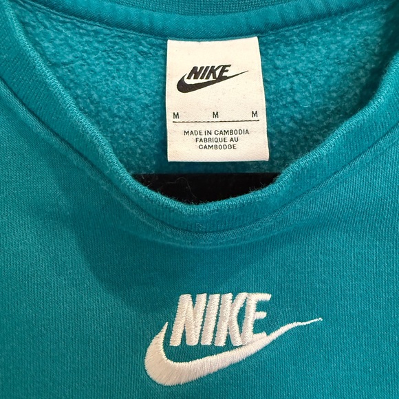 Nike Youth 1 Medium/2 Large Nike 2 Crewnecks + 1 Hoodies - Picture 3 of 8